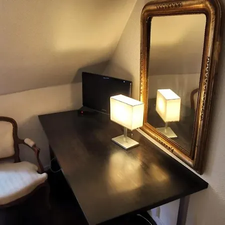 Elegant - Near Le Marais Apartment